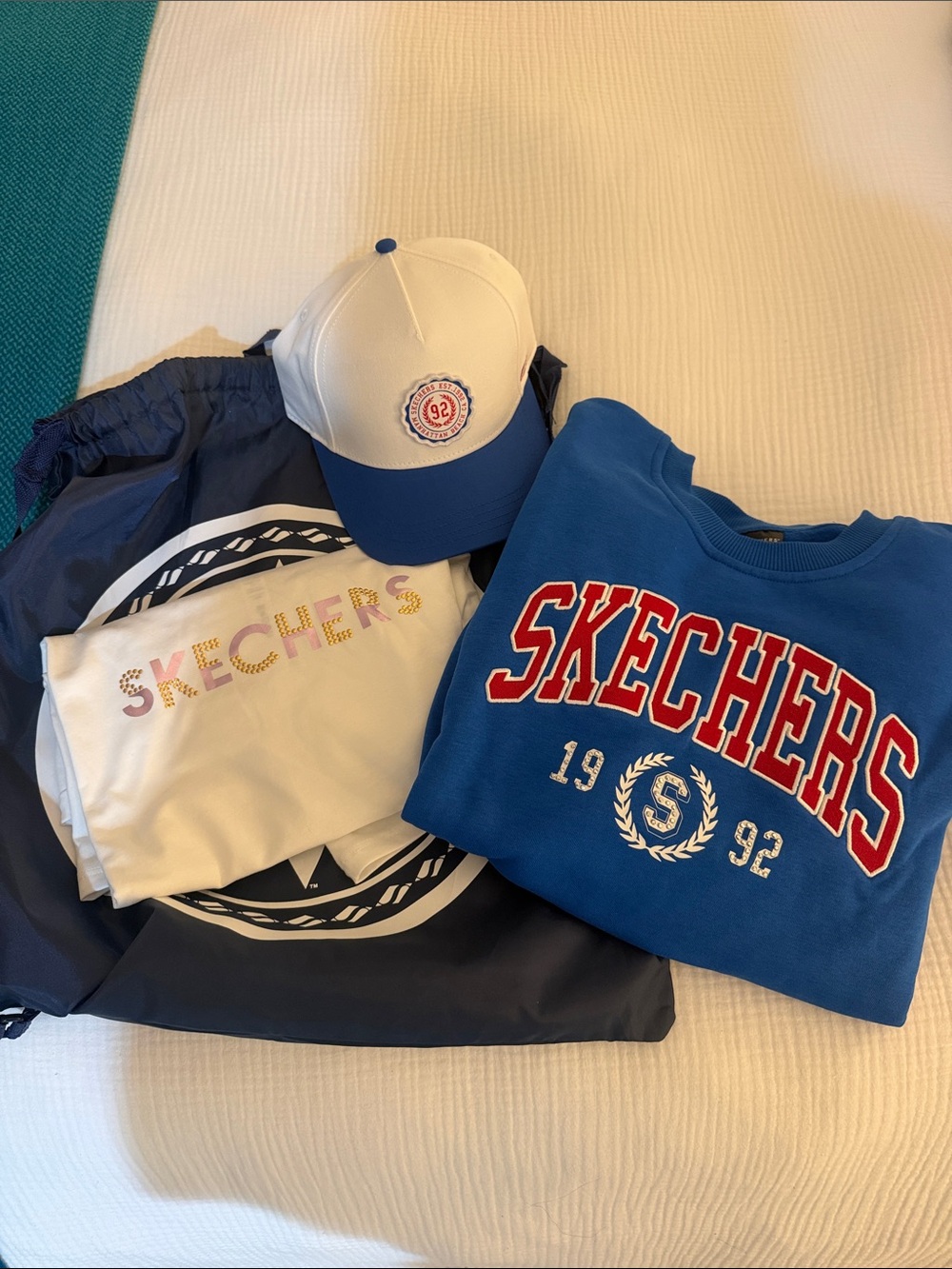 Skechers L Sweatshirt T-shirt Ball Cap Bundle Brand New